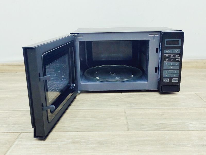 Мікрохвильова піч Sharp R 242BK 1270w sn 1903200790 000039629 фото