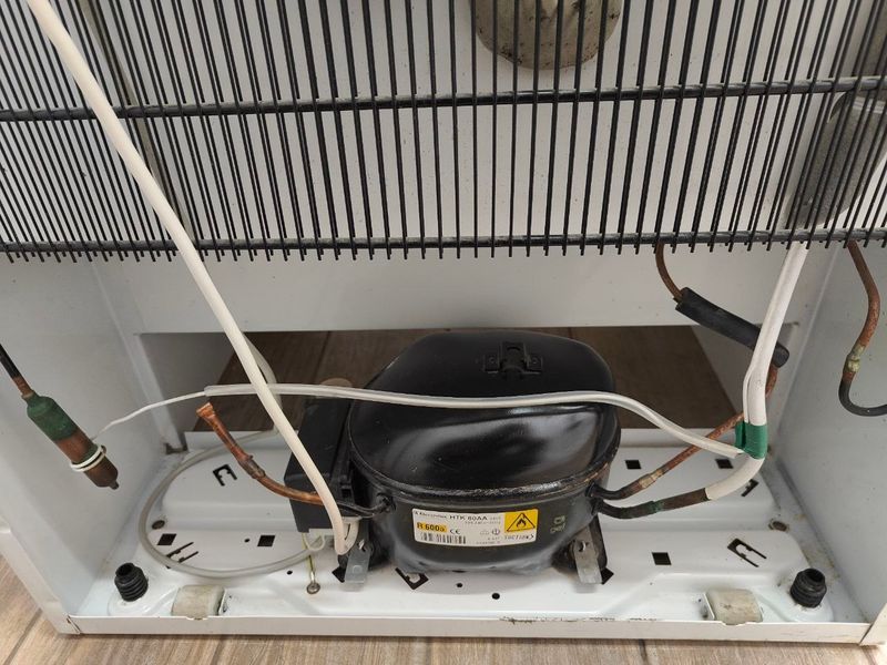 Морозильная камера Electrolux EUC3101 267л 100W sn 31302118 n605 000052763 фото