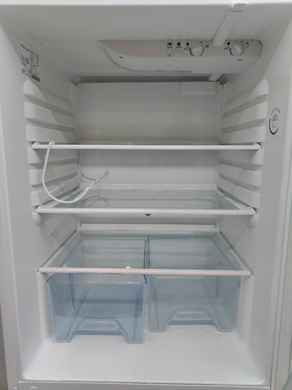 Холодильник двокамерний Electrolux ER8315B 150W 188+118л sn 61909597 n486