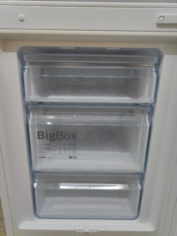 Холодильник двокамерний Bosch KGV36UW20 90W 213+94л sn 9506100961 n480