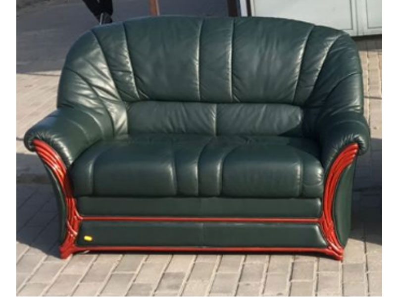 Комплект мебели два дивана тройка и двойка кожаный зеленый