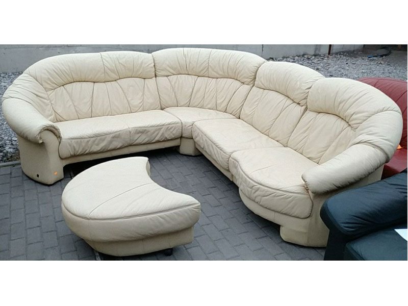 Комплект мебели угловой диван+пуф кожаный бежевый
