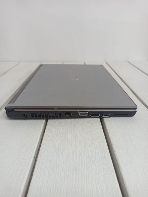Ноутбук Fujitsu LifeBook E734 13.3 HD бат 1:00 год