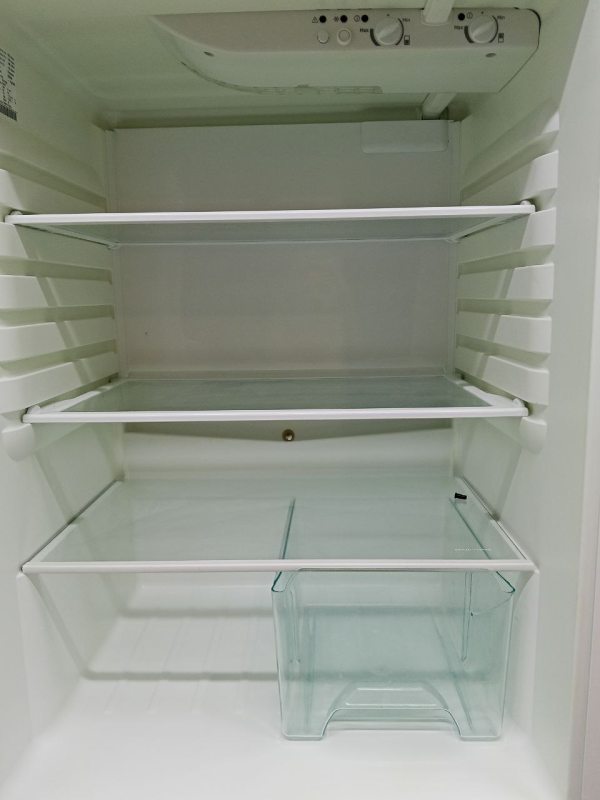 Холодильник двокамерний Electrolux ERB34253W 160W 188+118л sn 82103646 n538