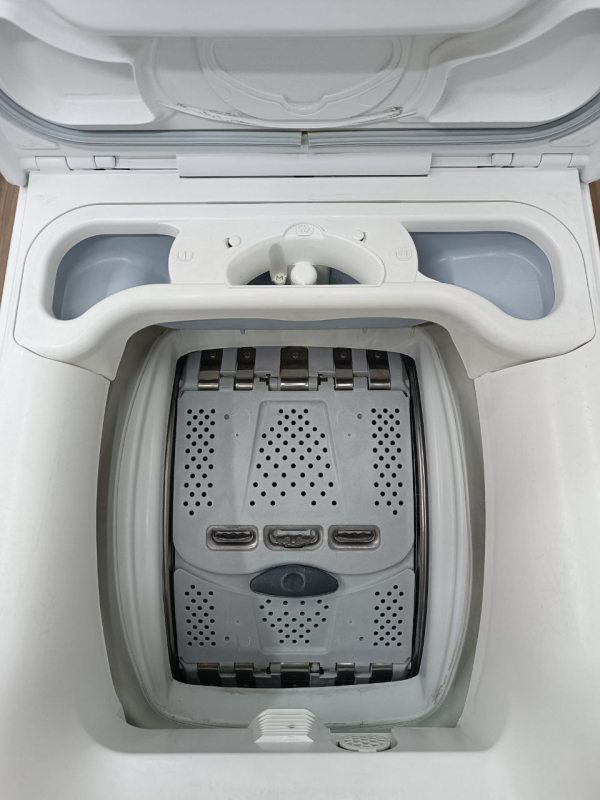 Вертикальна пральна машина Electrolux L47239