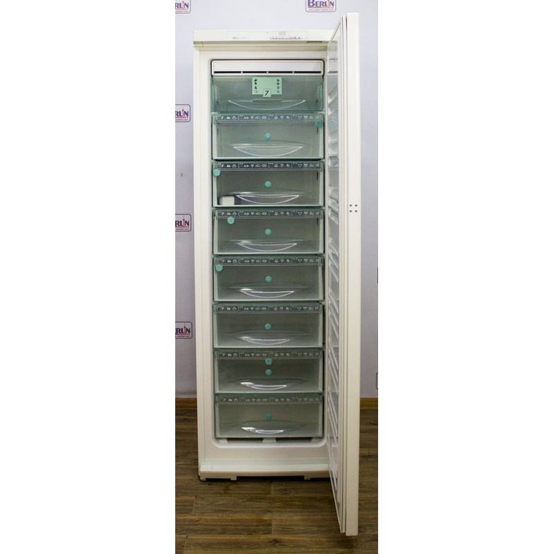 Морозильный шкаф Miele FN 4863 S