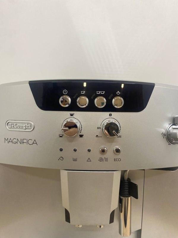 Кавоварка Delonghi Magnifica 1450w ESAM 04110S