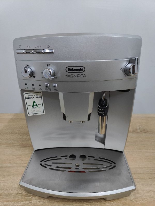Кавоварка Delonghi Magnifica регульоване панарелло