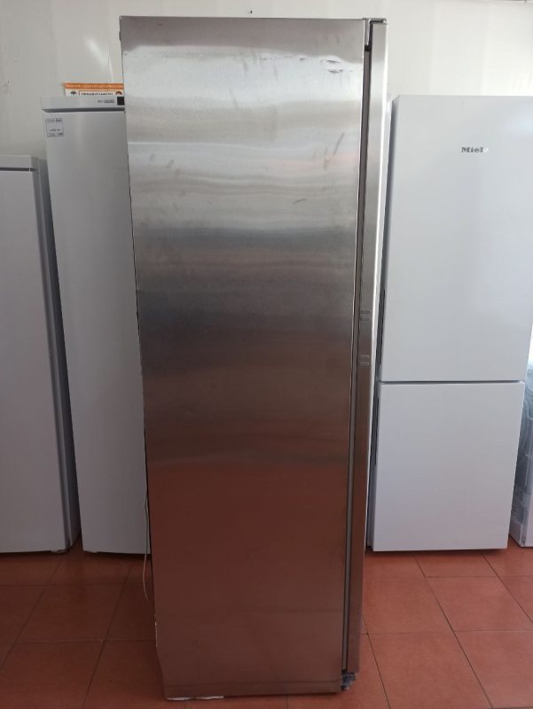 Морозильный шкаф Miele FN 4957 S