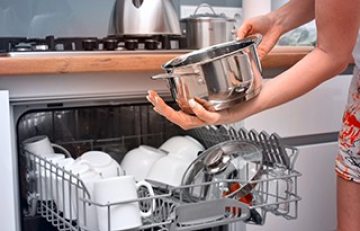Як правильно завантажити посуд у посудомийну машину