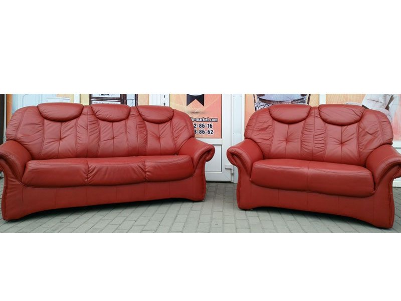 Комплект мебели два дивана тройка и двойка кожаный бордовый