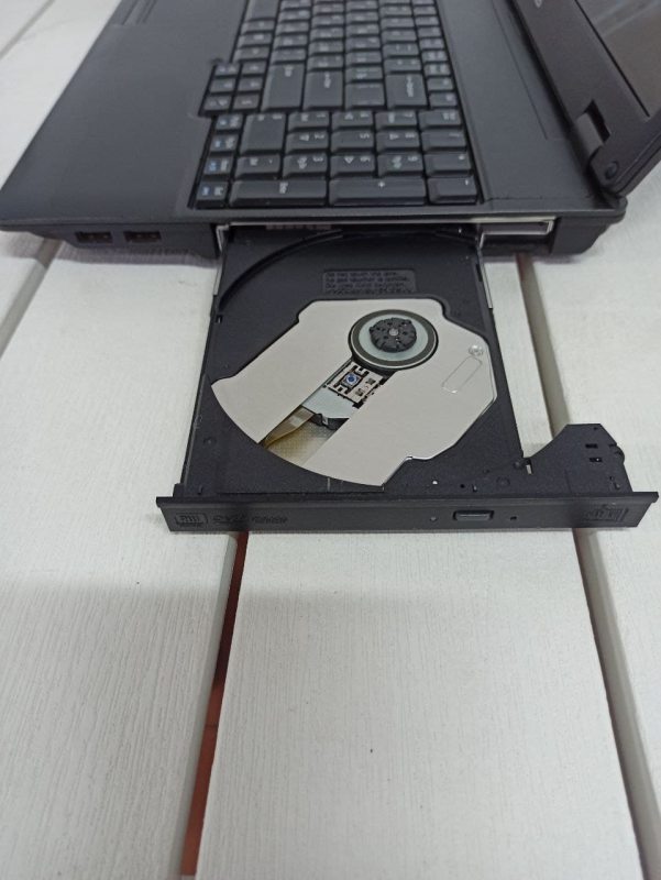Ноутбук Acer Emachines E528