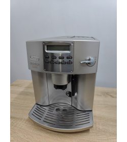 Кавоварка Delonghi Magnifica з екраном