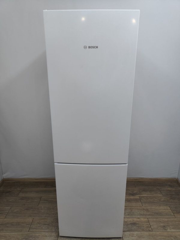 Холодильник двокамерний Bosch KGV36NW20 90W 215+94л sn 9212100268 n475