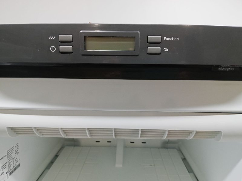 Морозильна камера Electrolux EUFG29800X 240W 252л sn 94310035 n533