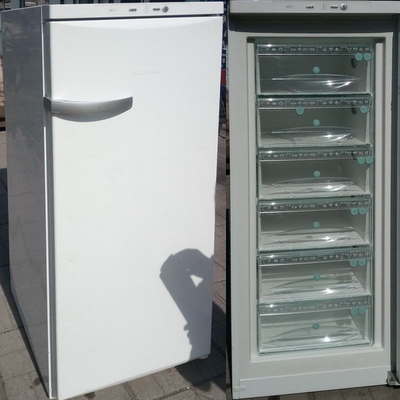 Морозильный шкаф Miele F4452-S1