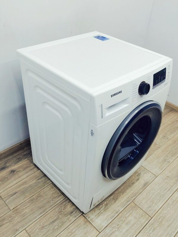 Сушильна машина Samsung DV81M50103W