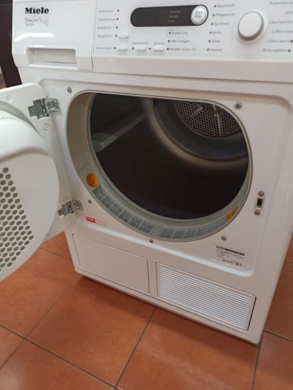 Сушильна машина Miele T8827WP