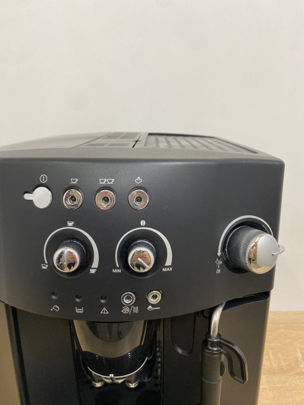 Кавоварка Delonghi Magnifica ESAM5708S 1350w sn 60424