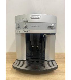 Кавоварка Delonghi Magnifica 1350w ESAM3200 S