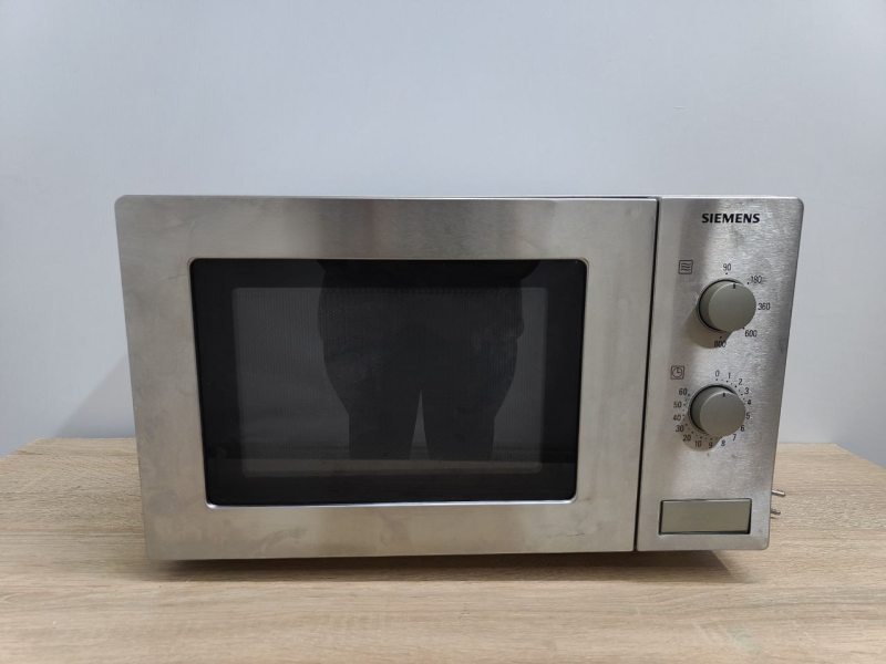 Мікрохвильова піч Siemens HF12M540 05