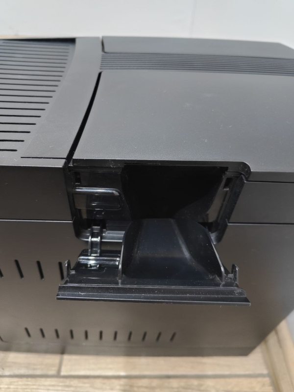 Кавомашина Nivona Cafe romatica (Напів автомат. Капучинатор Скидка пошкоджене кріплення кришки кави