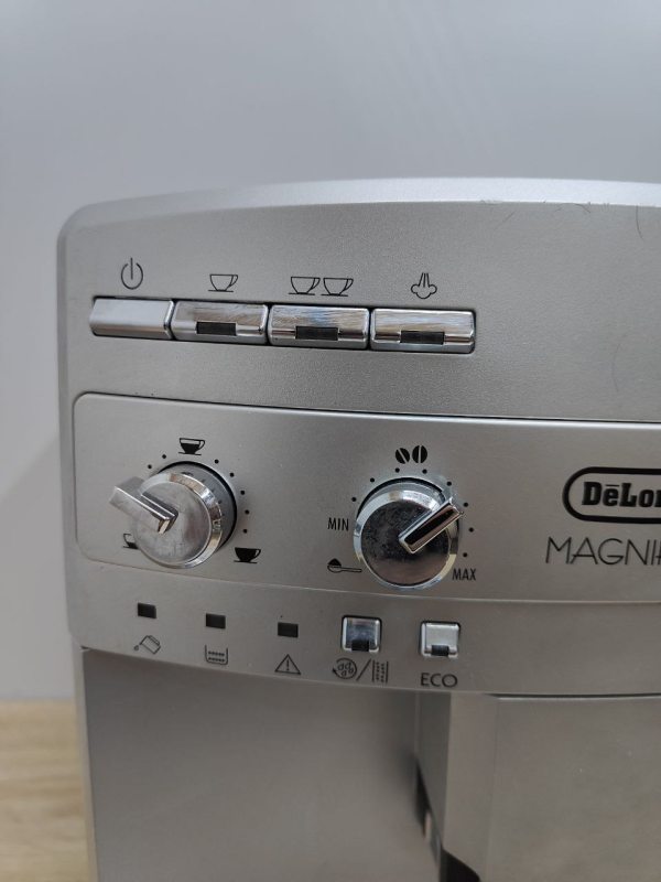 Кавоварка Delonghi Magnifica