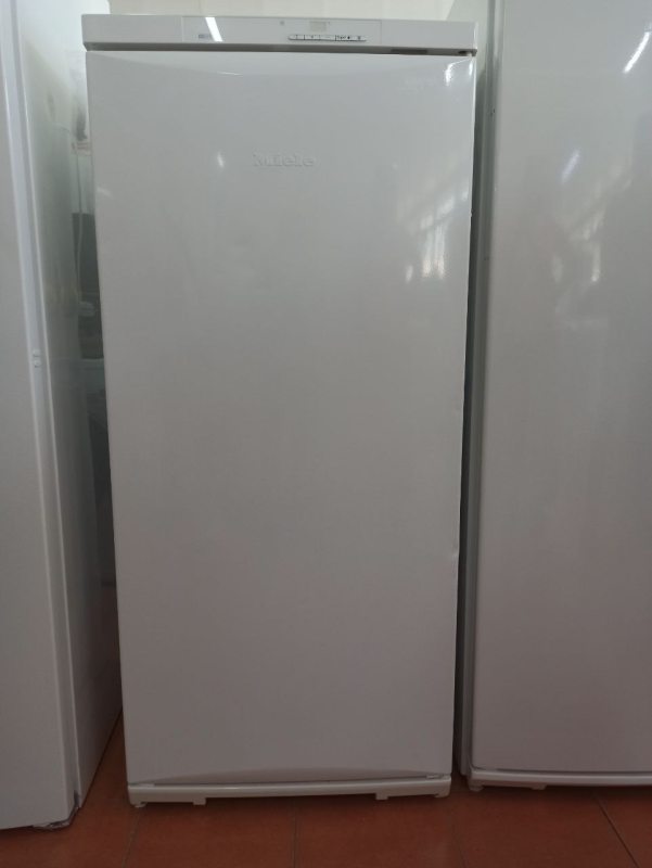 Морозильный шкаф Miele F 4493 S