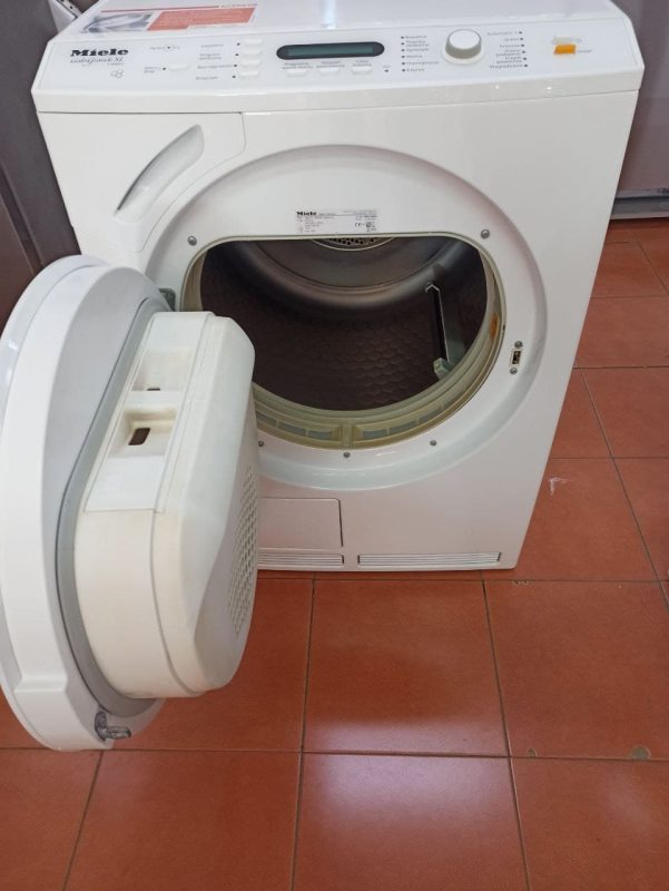 Сушильна машина Miele T9647C