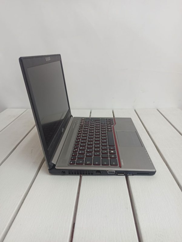 Ноутбук Fujitsu LifeBook E734 13.3 HD бат 1:00 год