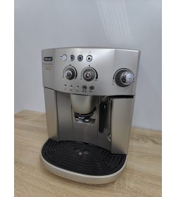 Кавоварка Delonghi Magnifica сіра