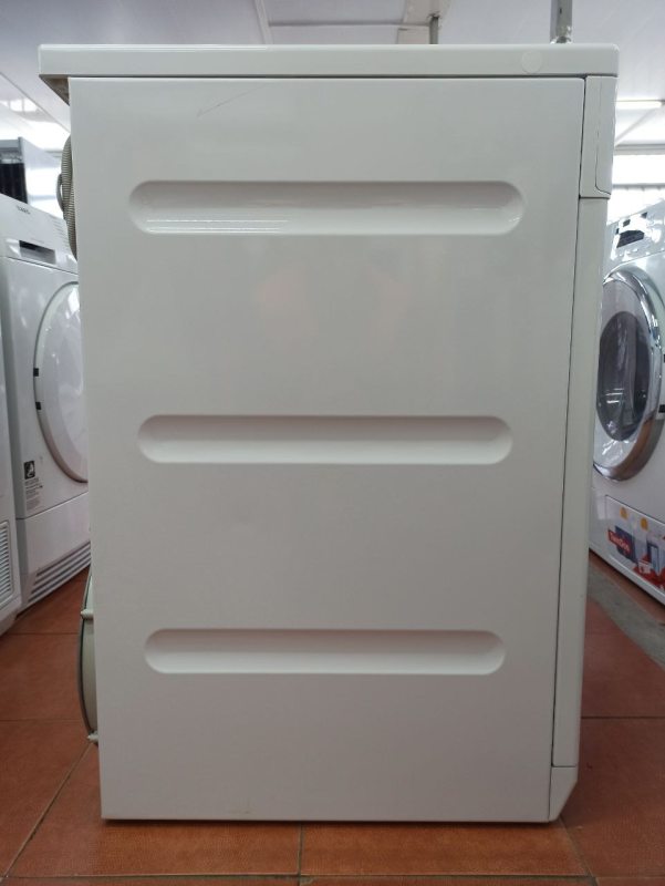 Сушильна машина Miele T8826WP