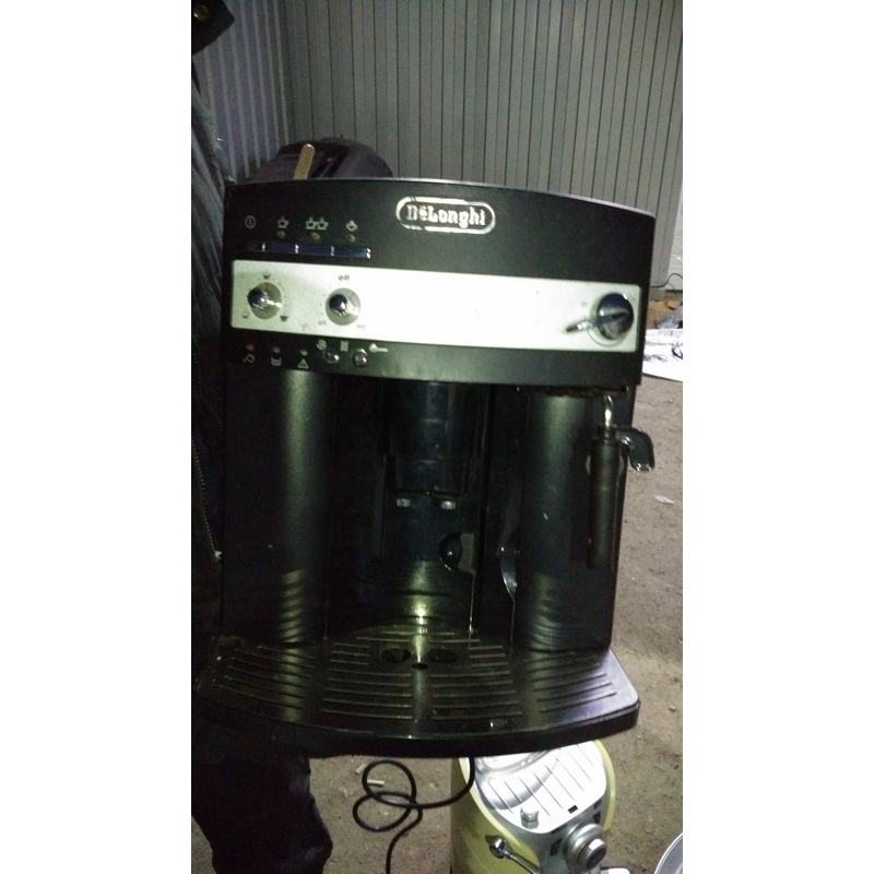 Кофе машина Delonghi ESAM3000B