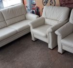 Комплект мебели диван тройка и два кресла кожаный белый