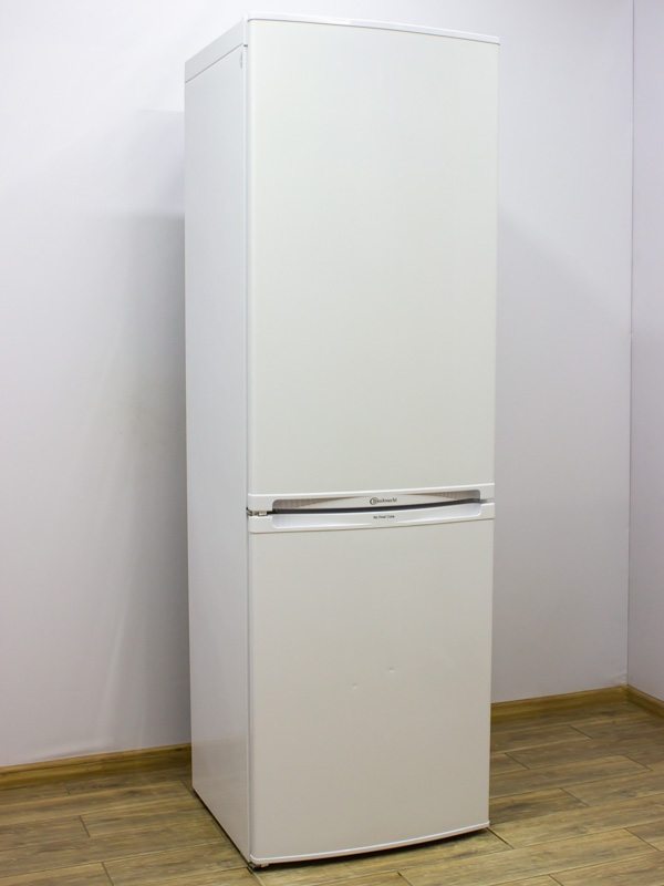 Холодильник двокамерний Bauknecht KGNA301