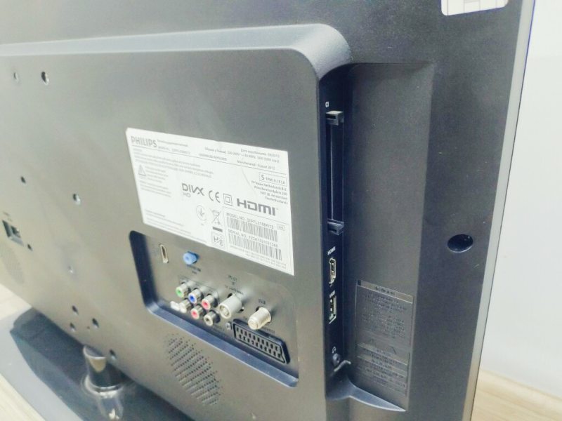 ТБ 32 Philips 32PFL3158K LED Full HD Smart TV