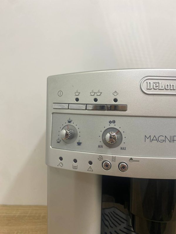 Кавоварка Delonghi Magnifica 1350w ESAM3200 S