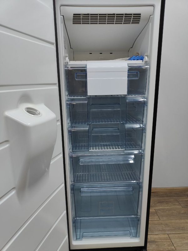 Морозильна камера Husqvama QT3549FX 225W 252л sn 94820007 n532