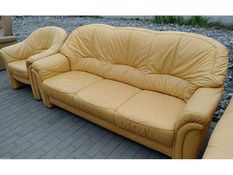 Комплект мебели диван и кресло кожаный желтый  20200410007