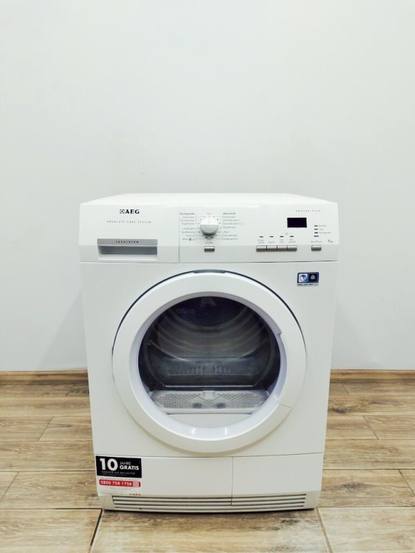 Сушильна машина AEG T66770IH4