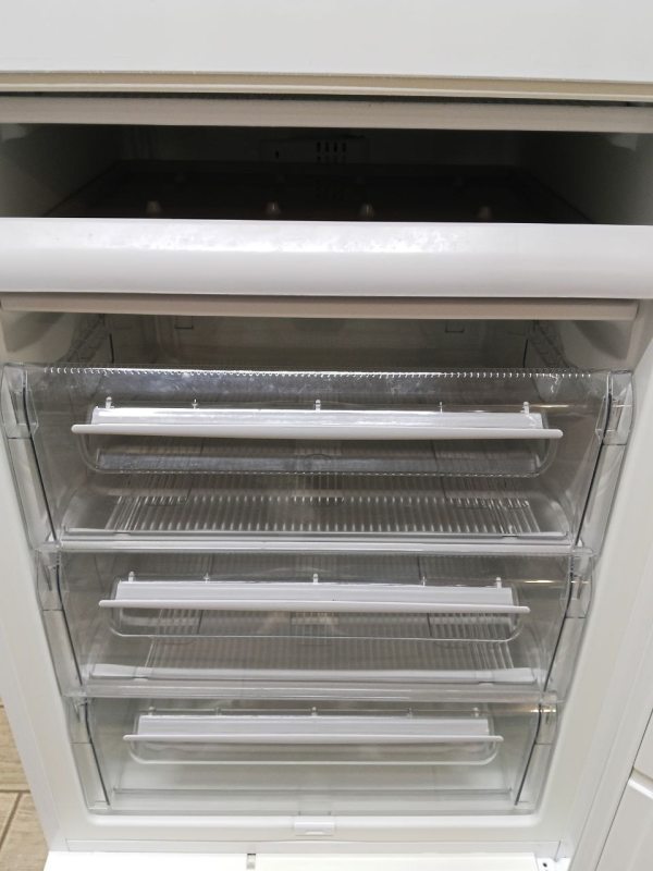 Холодильник двокамерний Husqvama QT412RW 160W 178+124л sn 12106233 n535