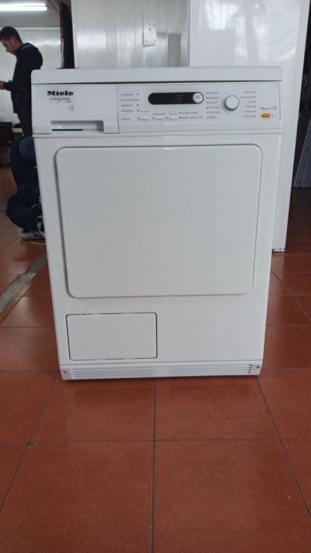 Сушильна машина Miele T8423C
