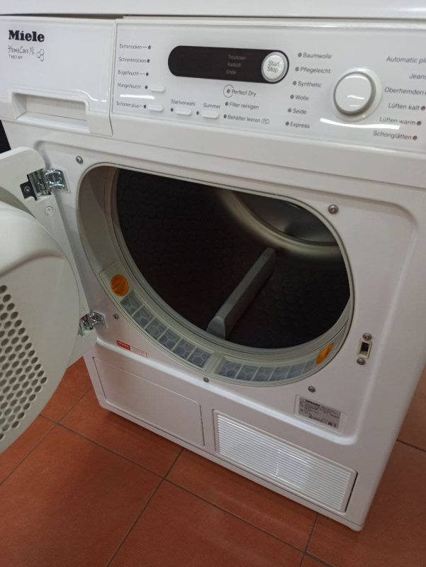 Сушильна машина Miele T8827WP