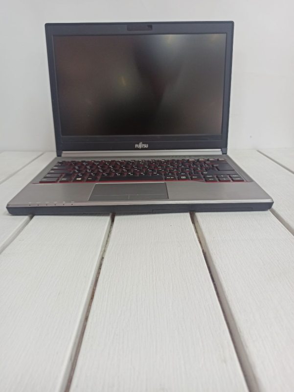 Ноутбук Fujitsu LifeBook E734 13.3 HD бат 1:00 год