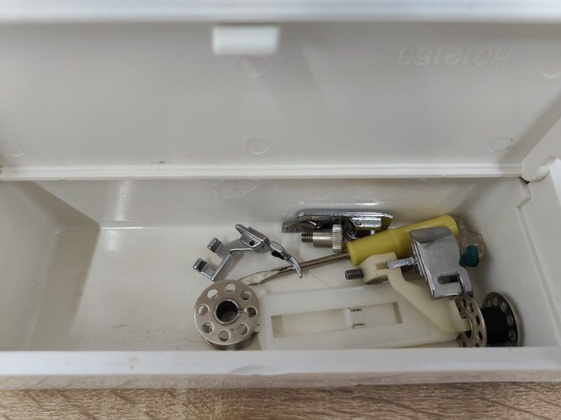 Швейна машина Victoria 924 70W