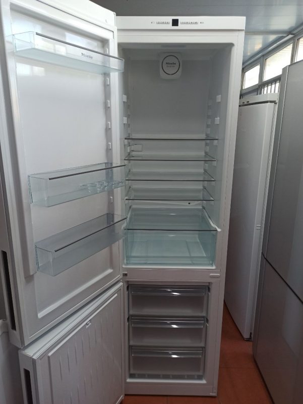 Холодильник двокамерний Miele KFN 29132 D ws