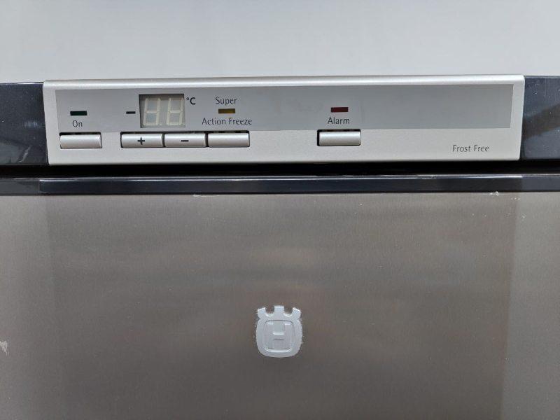 Морозильна камера Husqvama QT3549FX 225W 252л sn 94820007 n532