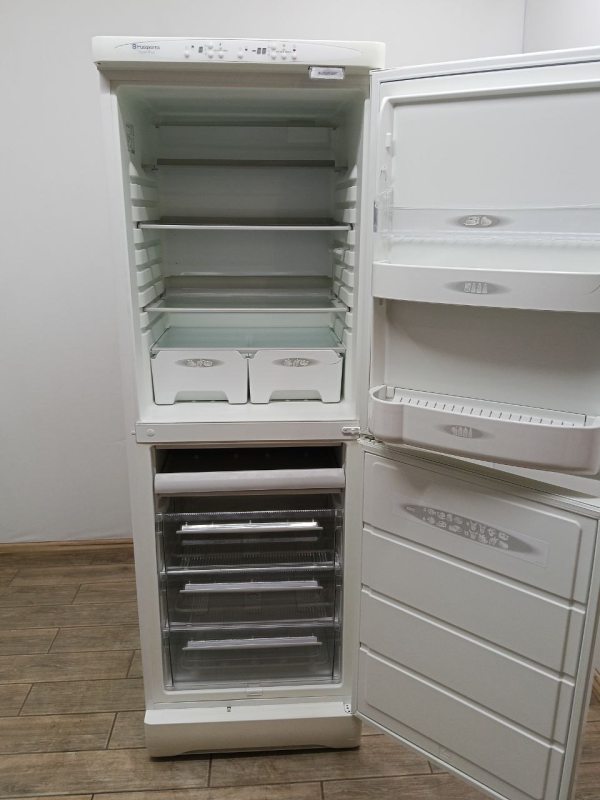 Холодильник двокамерний Husqvama QT412RW 160W 178+124л sn 12106233 n535