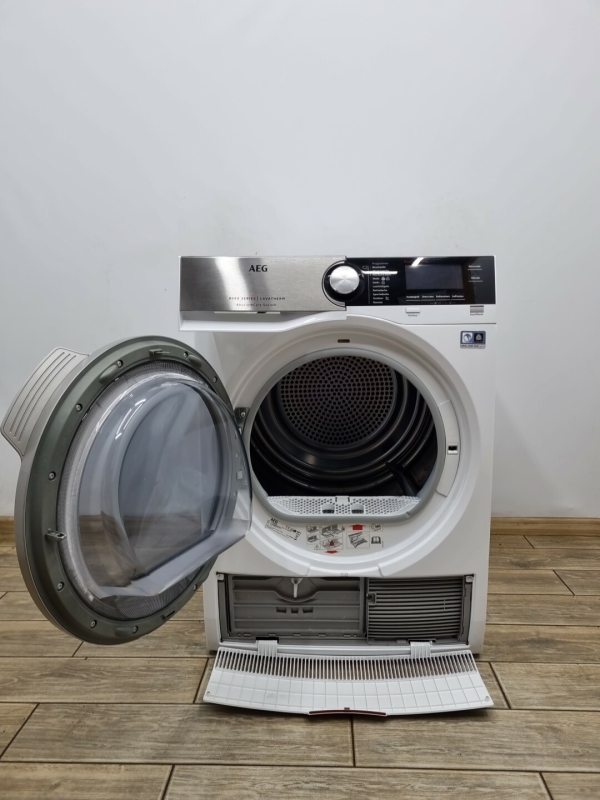 Сушильна машина AEG T8DE86685