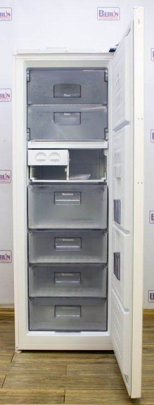 Морозильный шкаф Blomberg FNT 9671